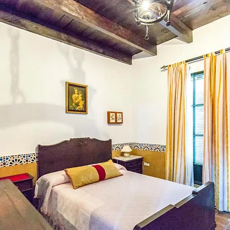Awesome In Palacios Holiday home Los Palacios Y Villafranca
